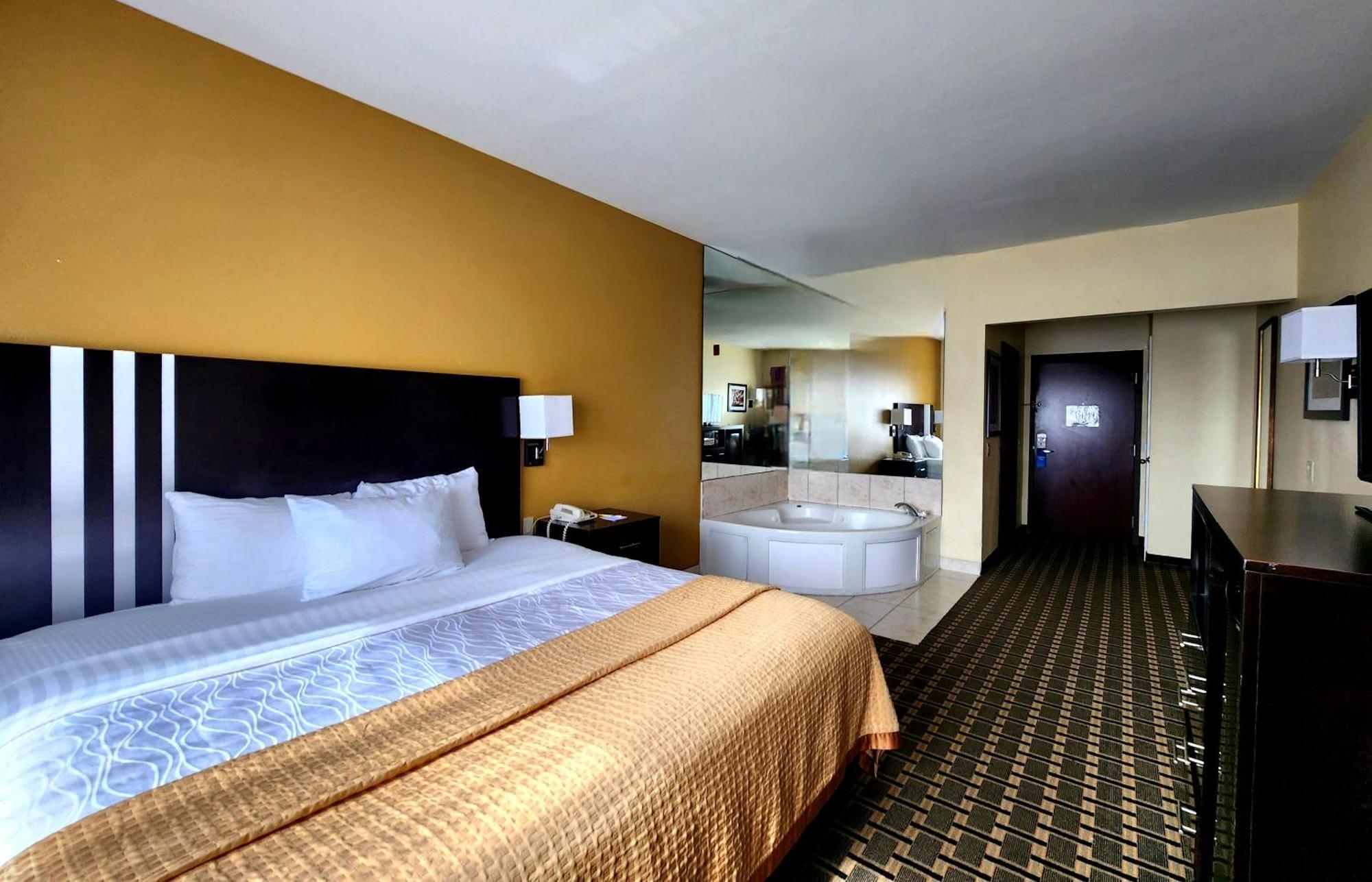 Days Inn & Suites By Wyndham Sam Houston Tollway Jersey Village Exterior photo